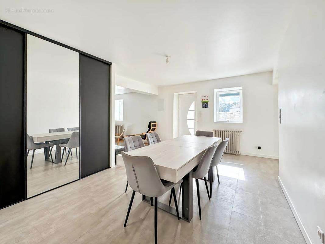 Maison à COMMEQUIERS