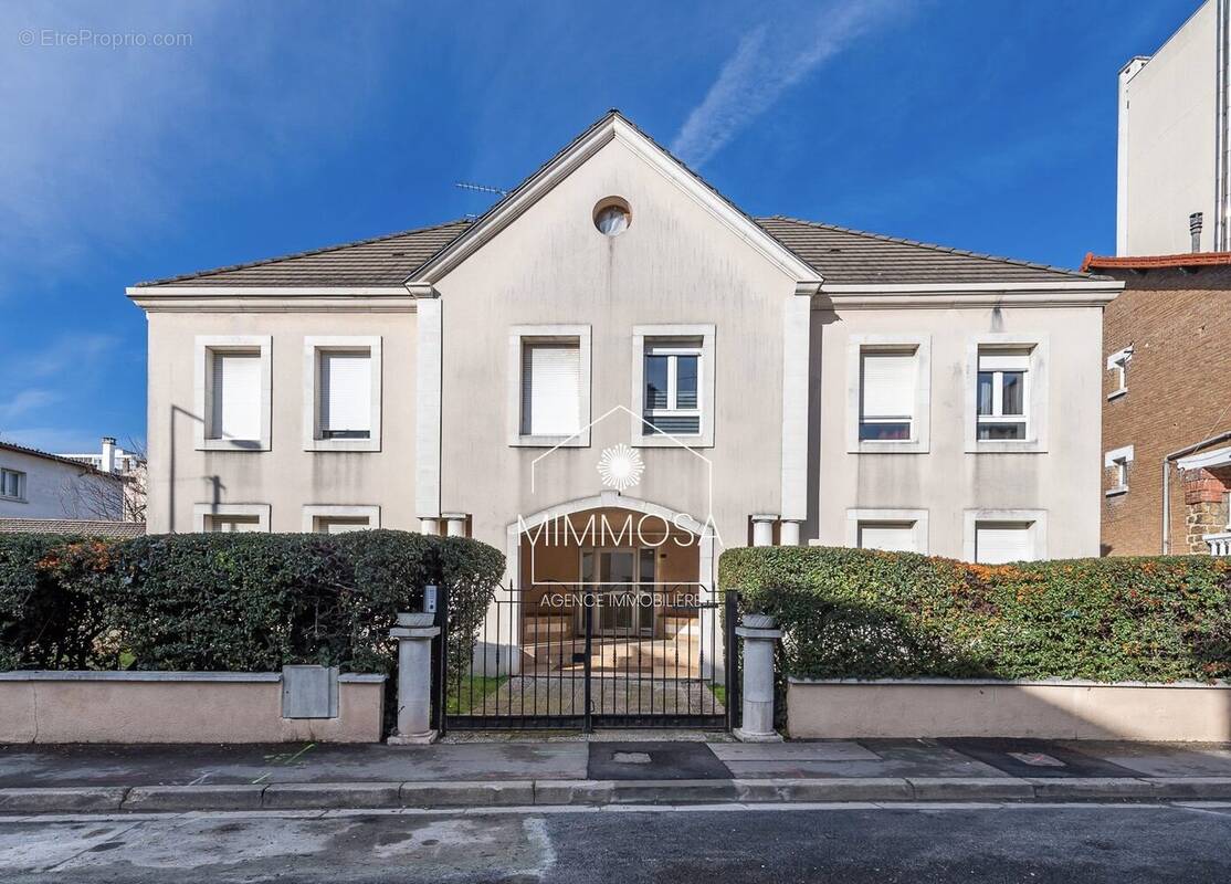 Appartement à LES PAVILLONS-SOUS-BOIS