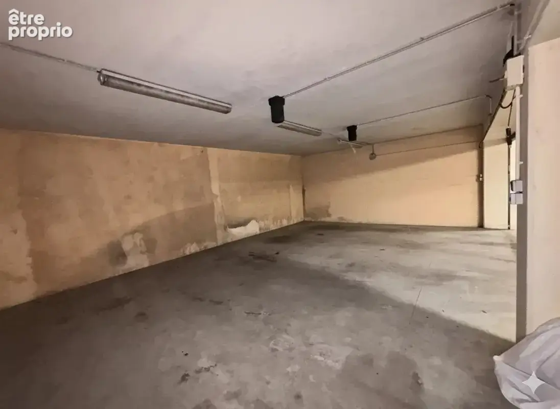 Antibes – Rue de l’Oratoire : Triple garage à vendre - photo 3