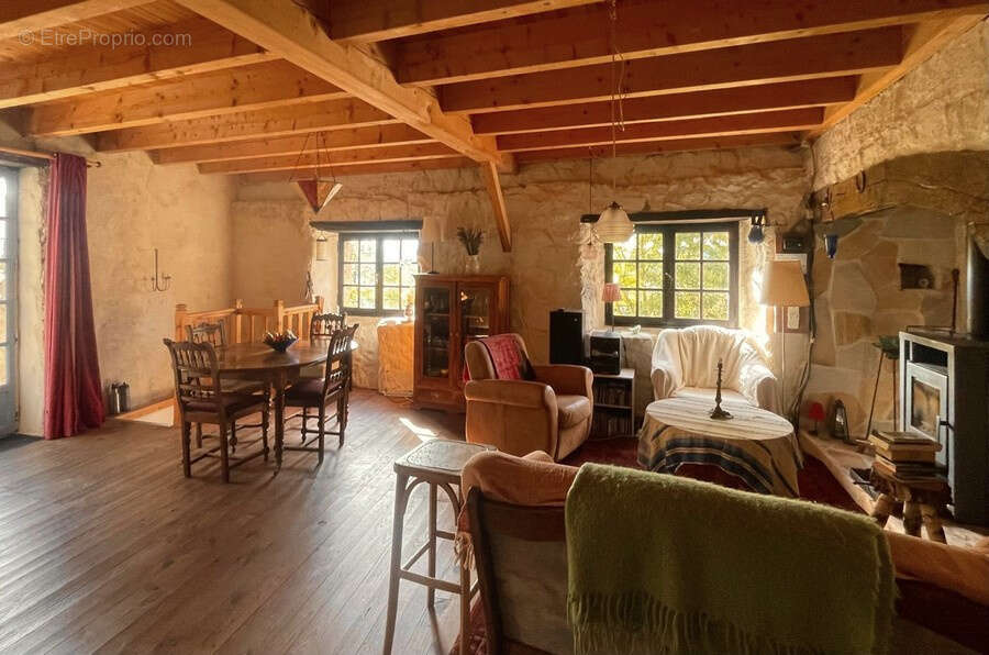 Maison à SAINT-JULIEN-LABROUSSE