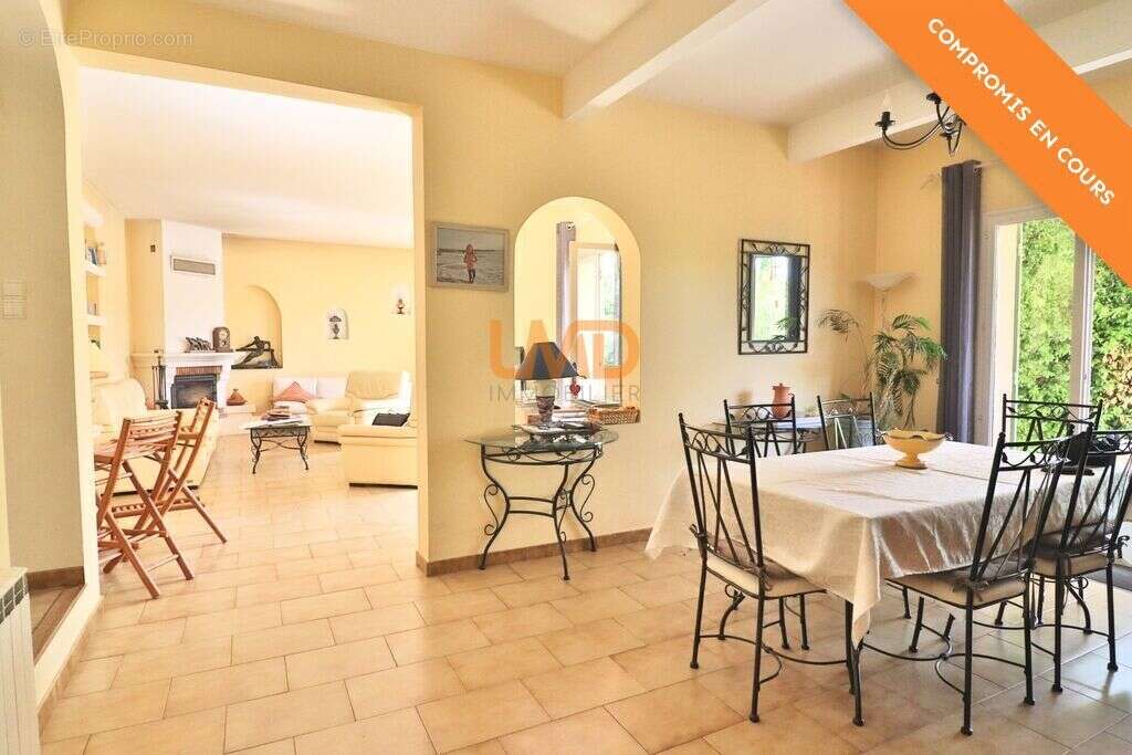 Saint Maximin la Sainte Baume: villa T7 de 155m2 sur terrain 290 - photo 8