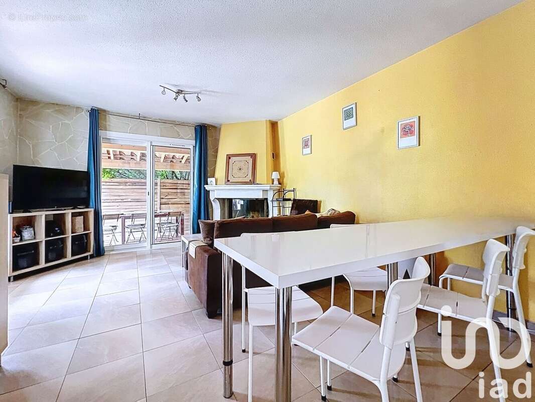 Photo 5 - Maison à SAINT-MITRE-LES-REMPARTS