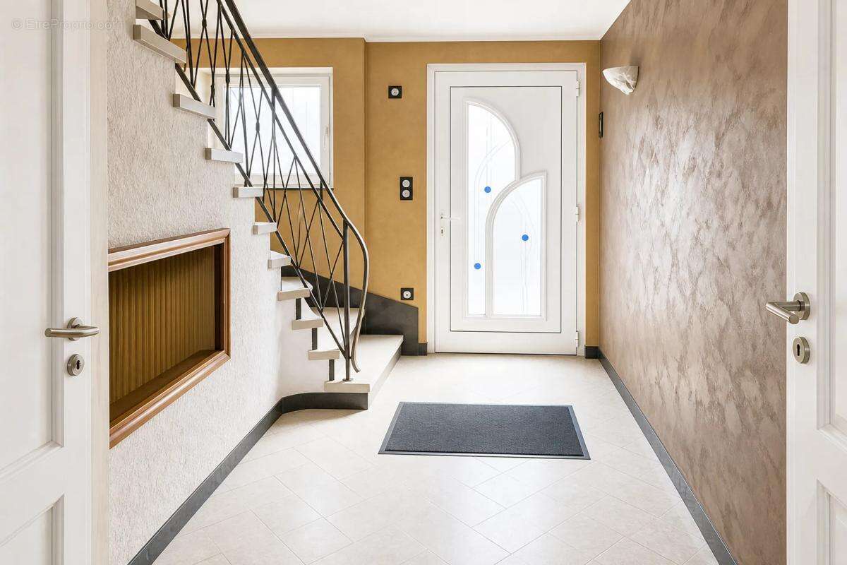 Maison de 8 pièces de 196 m² à Thionville - photo 2