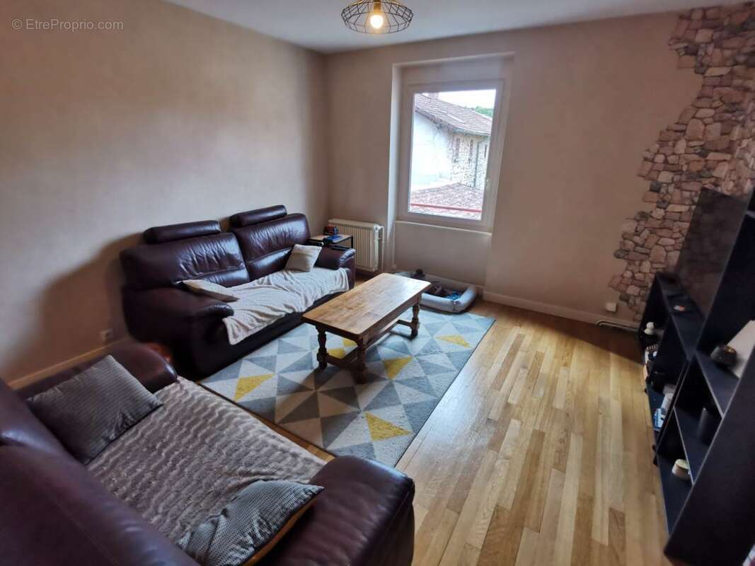 Maison à SAINT-LAURENT-SUR-GORRE