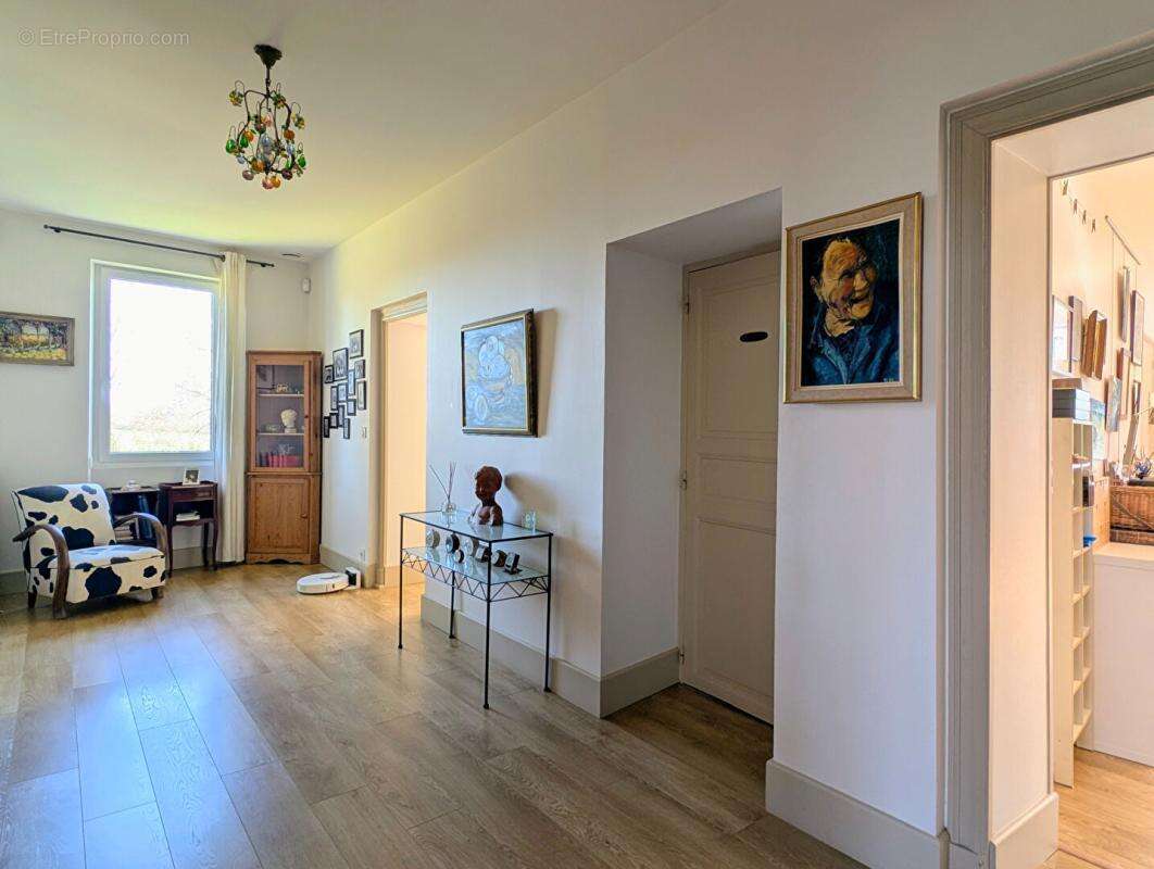 Demeure du 18ème de 289 m² avec piscine et dépendances sur terrain de 3 hectares - photo 12