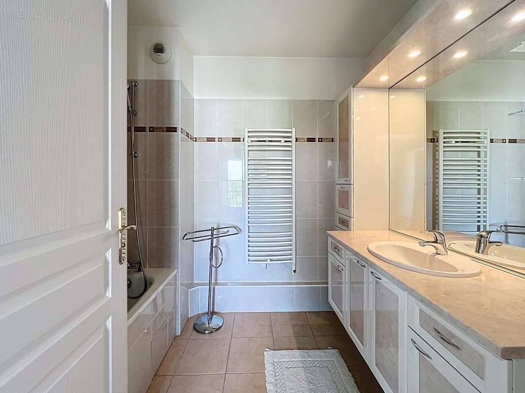 Appartement à CHENNEVIERES-SUR-MARNE