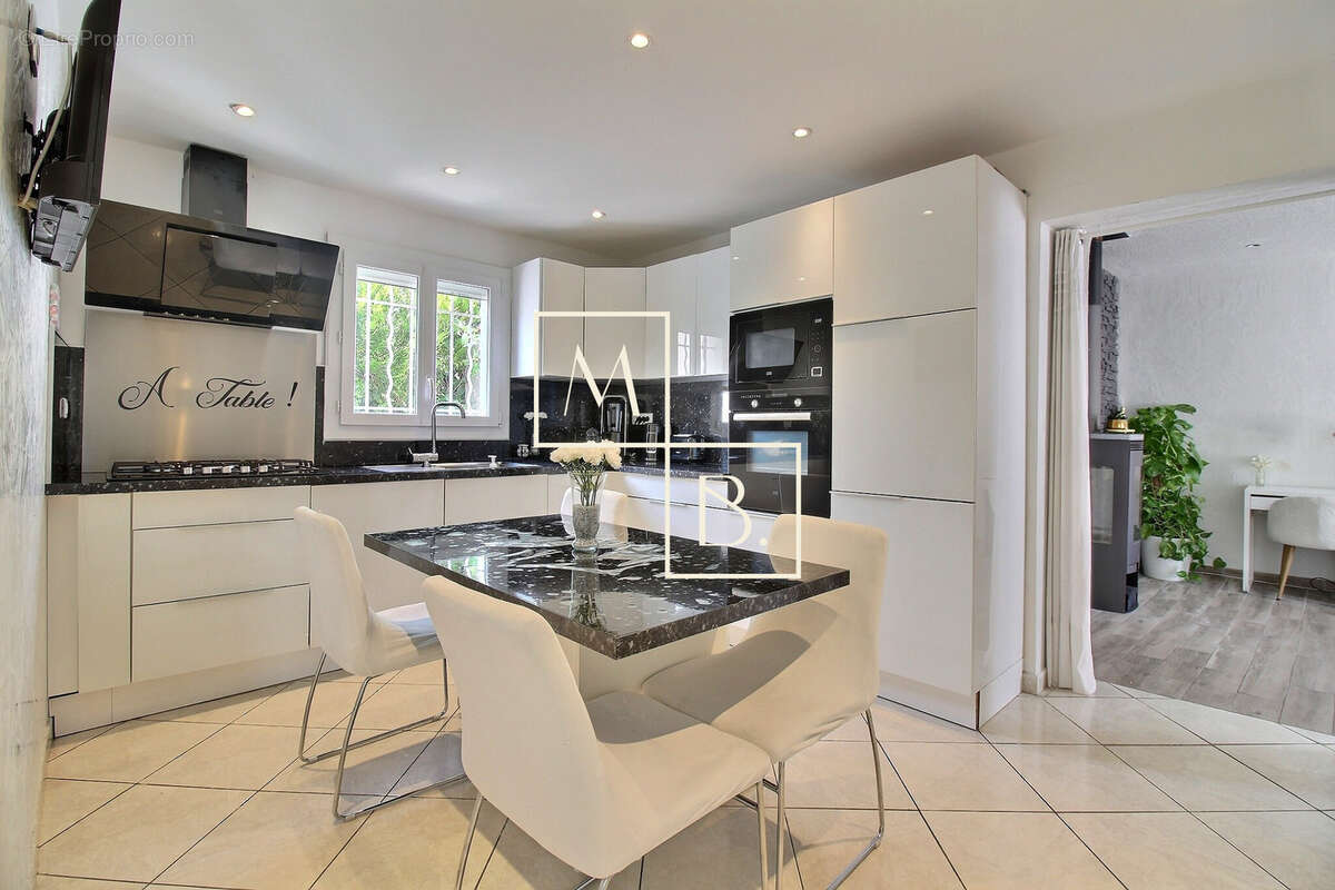Montpellier Village, maison 6 pièces de 130m2 avec 4 grandes chambres, terrasse et piscine. - photo 9
