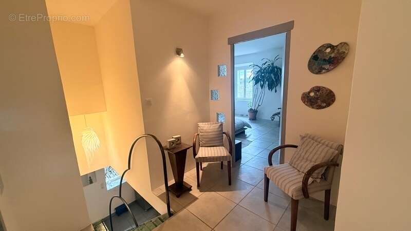 Maison à SUZE-LA-ROUSSE