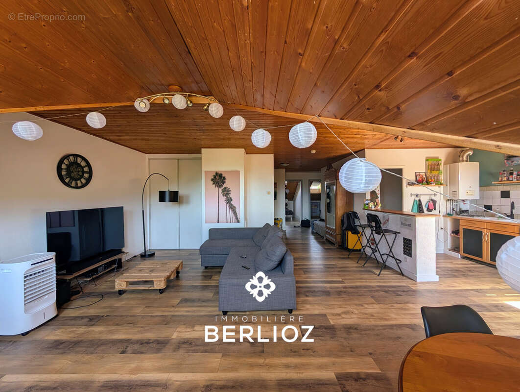 Grand appartement à acheter 215000 € à Revel - photo 2