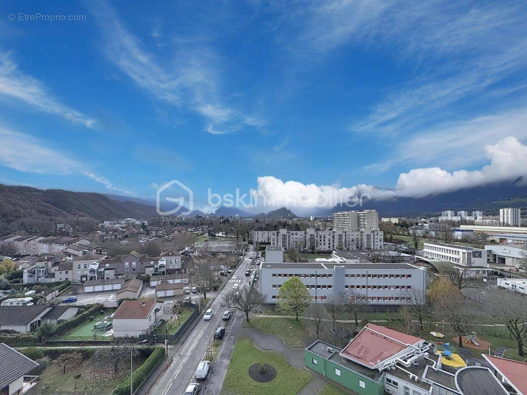 Appartement à LE PONT-DE-CLAIX