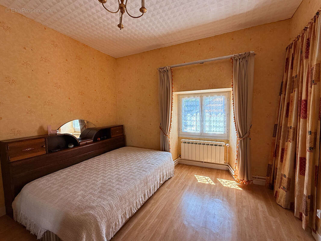 Maison à NEUFCHATEAU