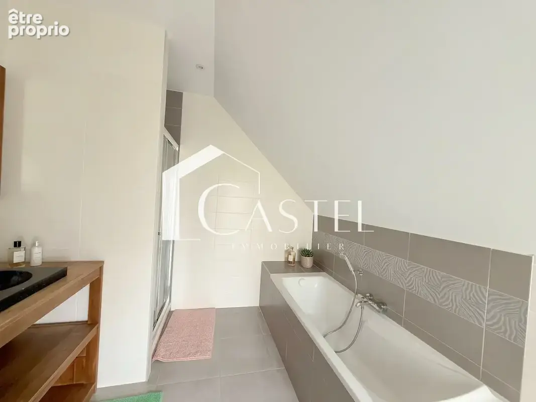 Superbe villa contemporaine de 240 m2   6 chambres, grande piscine et terrasse couvertes - photo 14