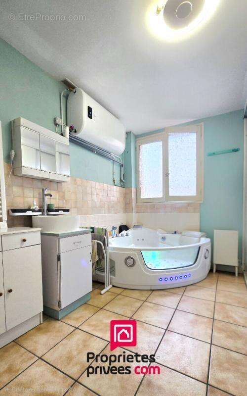 Appartement à LE CHAMBON-FEUGEROLLES