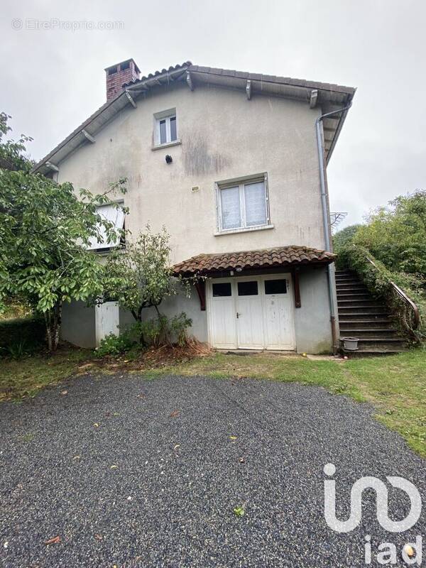 Photo 1 - Maison à LA CHAPELLE-MONTBRANDEIX