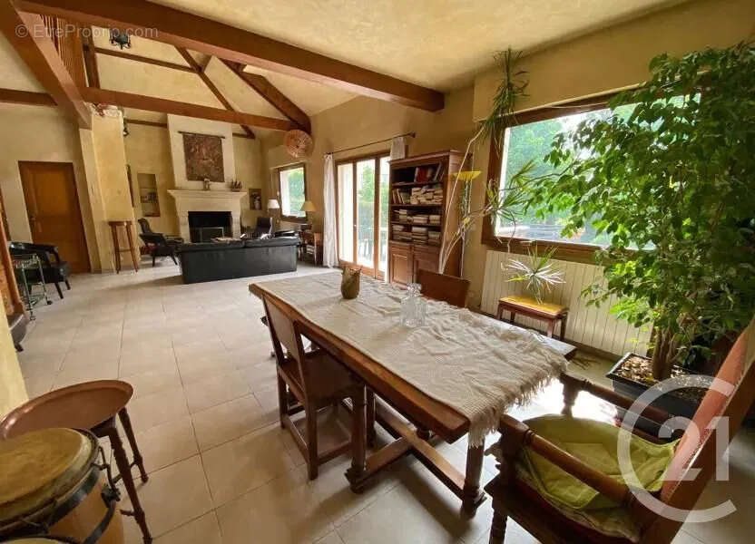 Maison à SAINT-MAUR-DES-FOSSES