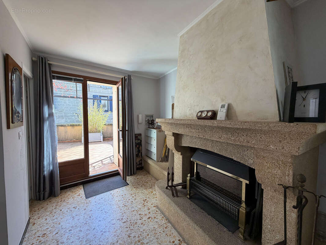 Maison à SAINT-QUENTIN-LA-POTERIE