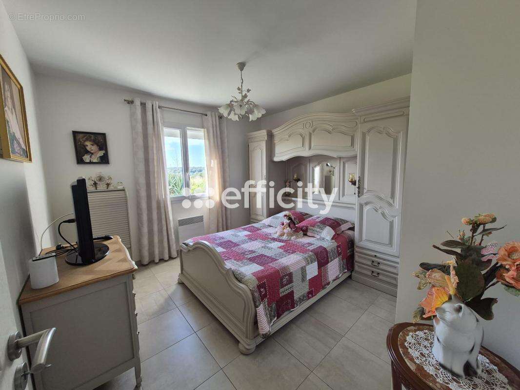 Maison à CHAILLAC-SUR-VIENNE