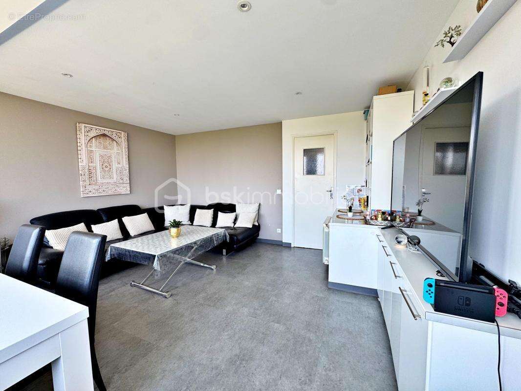 Dpt var - hyeres-les-palmiers - appartement t4 de 73 m² en duplex - 2 eme et 3 eme etage - photo 2