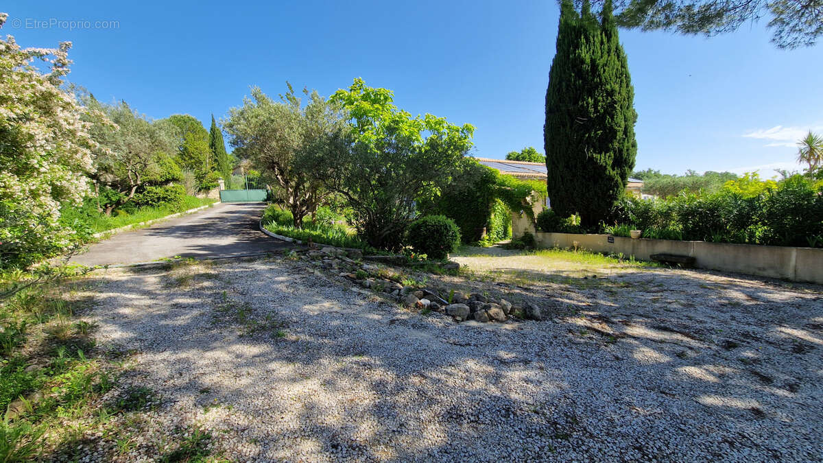 Maison à CRUVIERS-LASCOURS