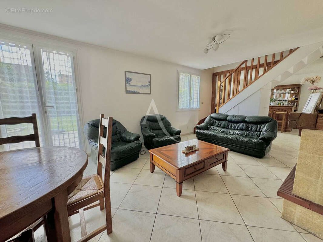 Maison à OZOIR-LA-FERRIERE