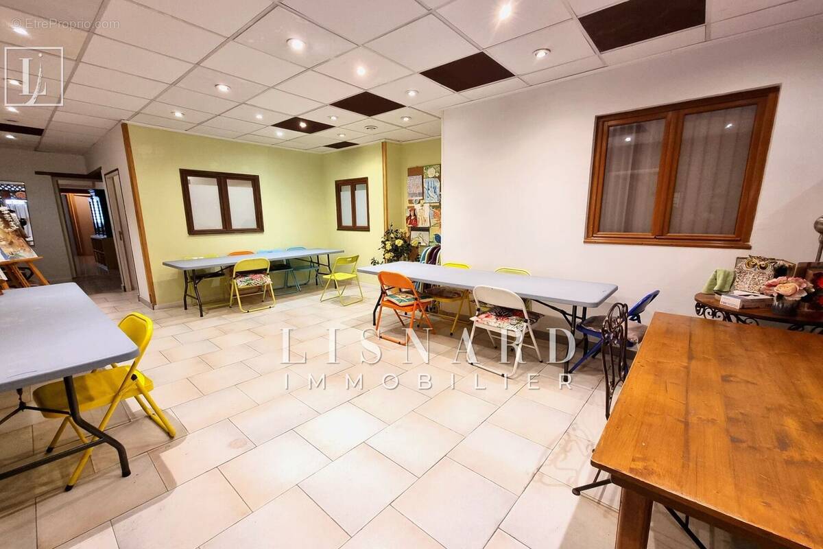 Commerce à VALLAURIS