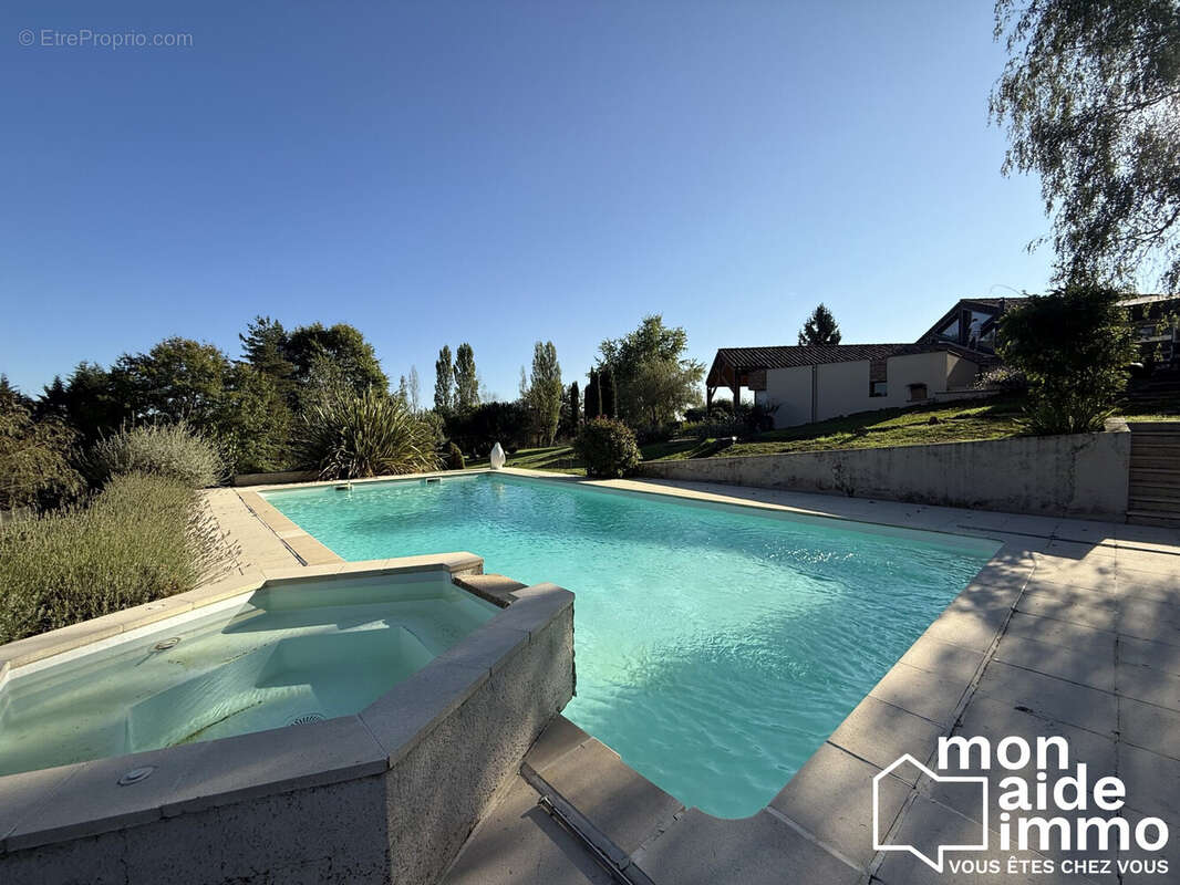 Maison 277 m² à Thiviers  - photo 4