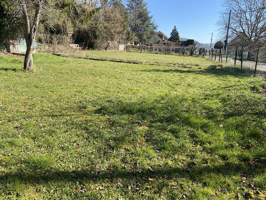 Terrain à COLOMBEY-LES-BELLES