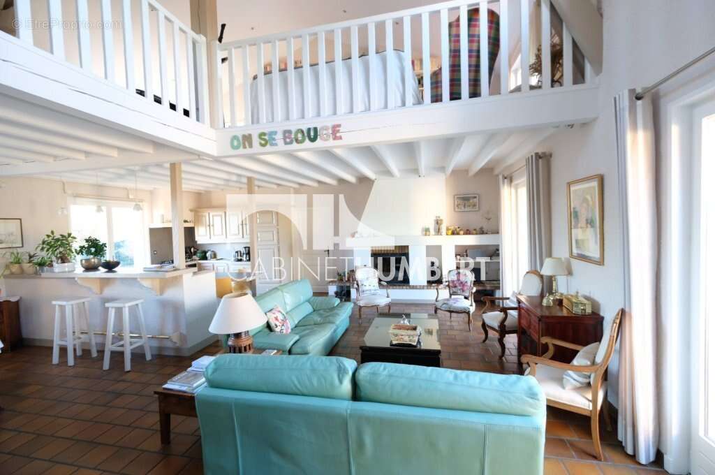 Maison à SAINT-BONNET-LES-OULES