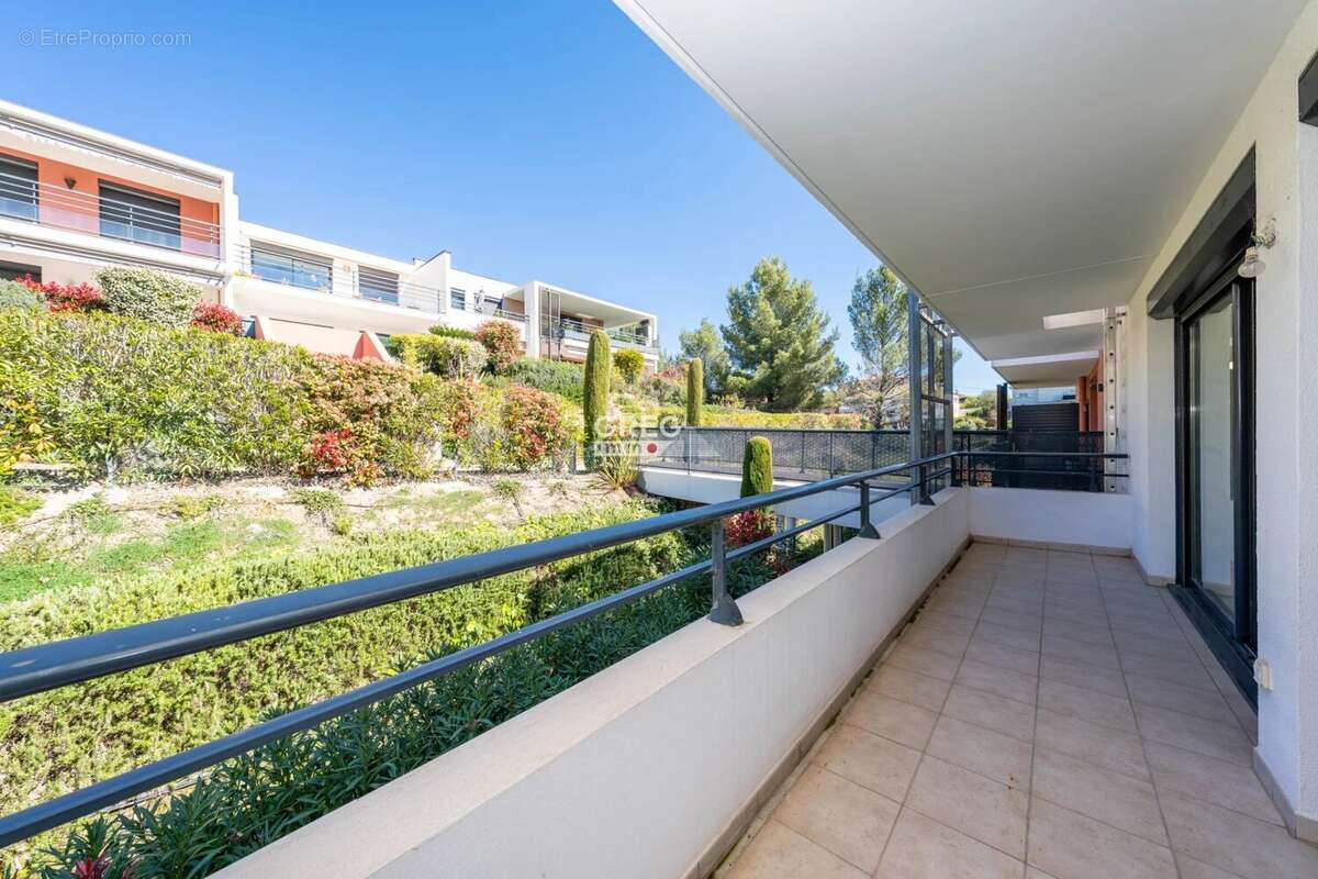 Appartement à SAINT-LAURENT-DU-VAR