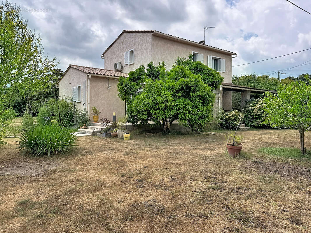 Prunelli-di-Fiumorbo   Maison d'environ 120 m2 sur terrain d'environ 2 000 m2 avec dépendance, garage et carpo - photo 18