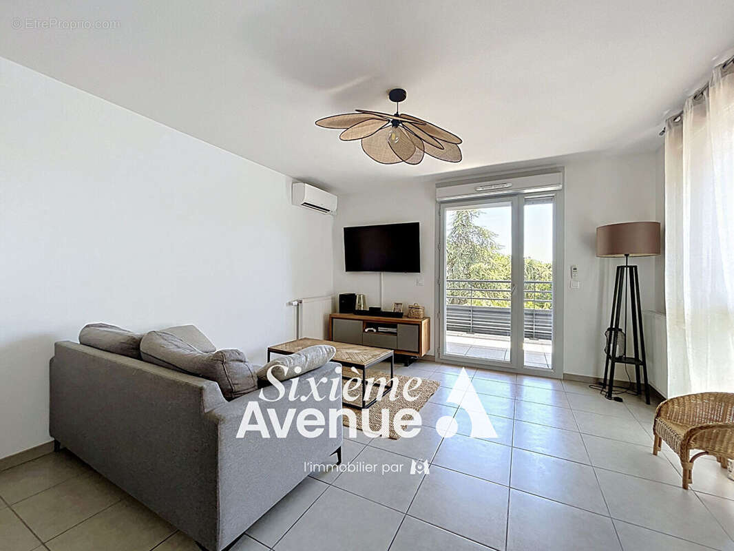 Appartement à MEYZIEU
