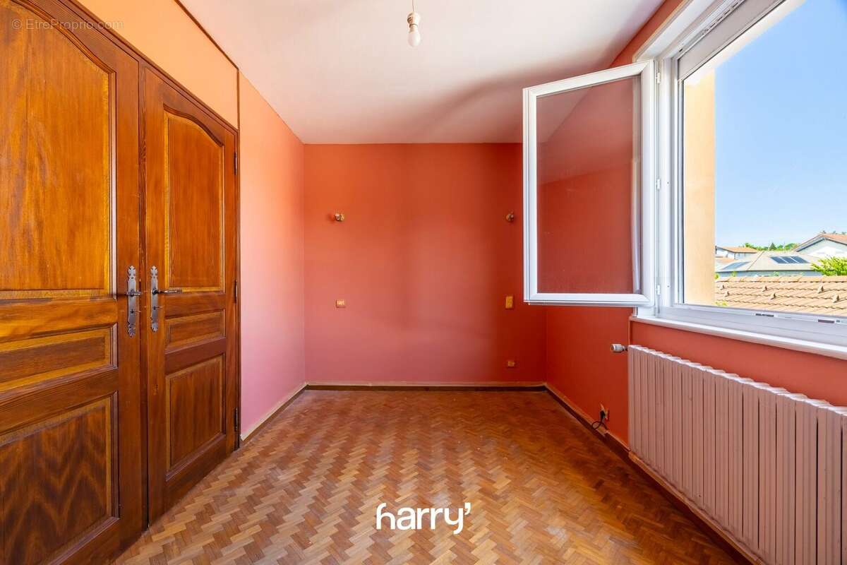 Maison 260 m² à Chaffois  - photo 7