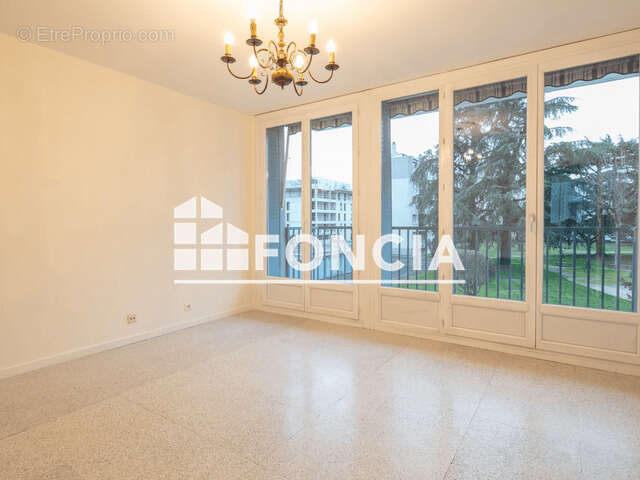 Appartement à LE PONT-DE-CLAIX