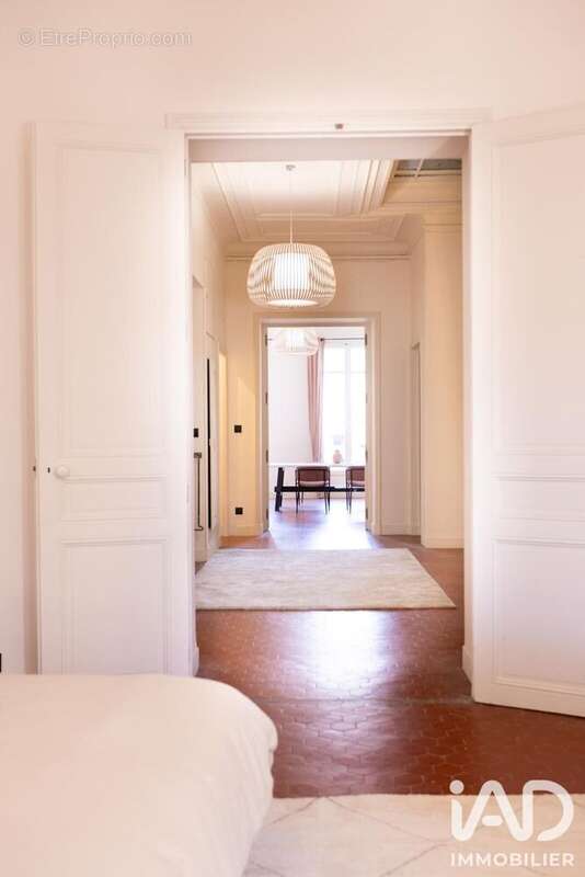 Appartement 176 m² à Marseille-1e  - photo 2