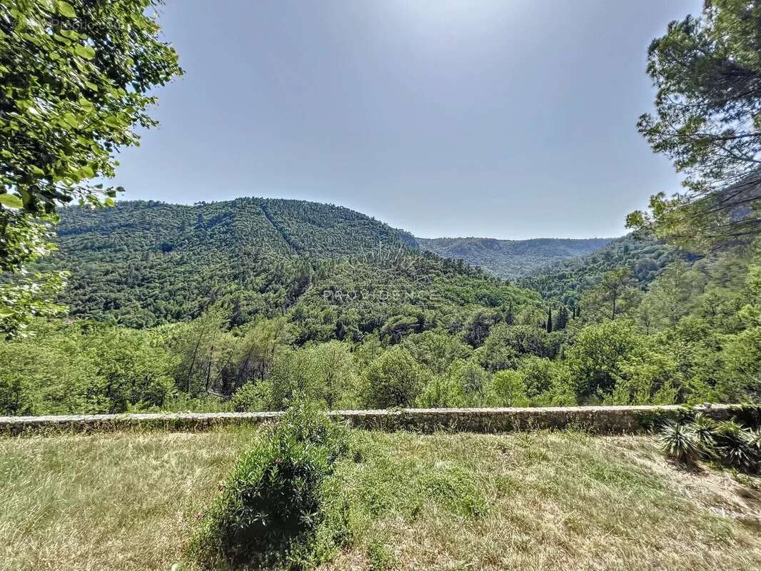 Maison à SAINT-CEZAIRE-SUR-SIAGNE