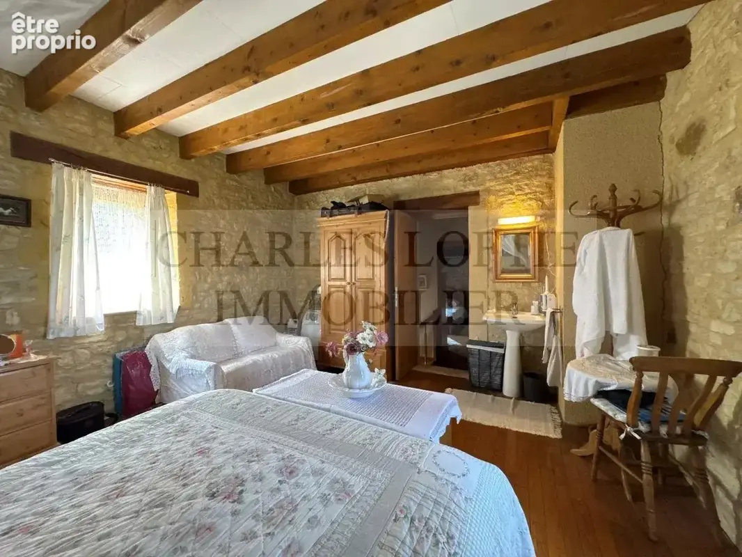 Charmante maison en pierre avec piscine, sur un terrain de 3800 m² , aux portes d’un village vivant de la Bouriane. - photo 16