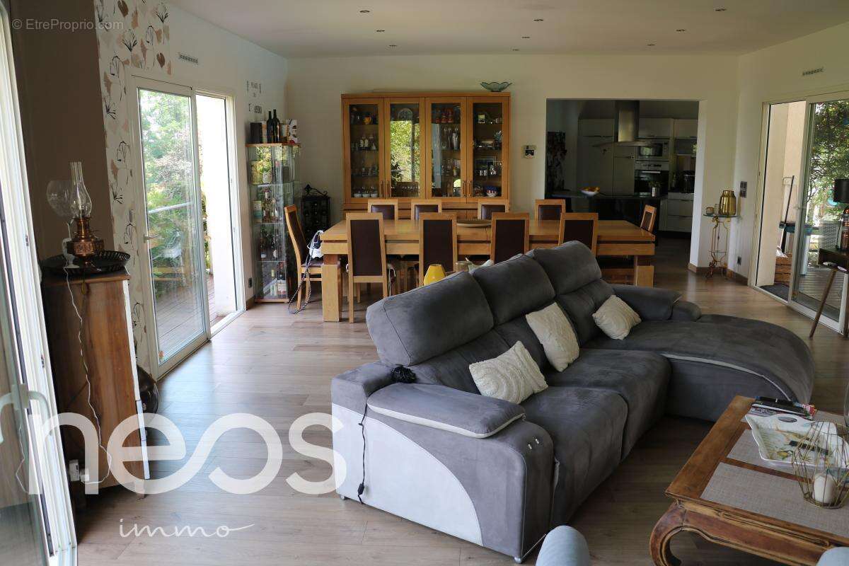 Maison 137 m² à Genissac  - photo 11