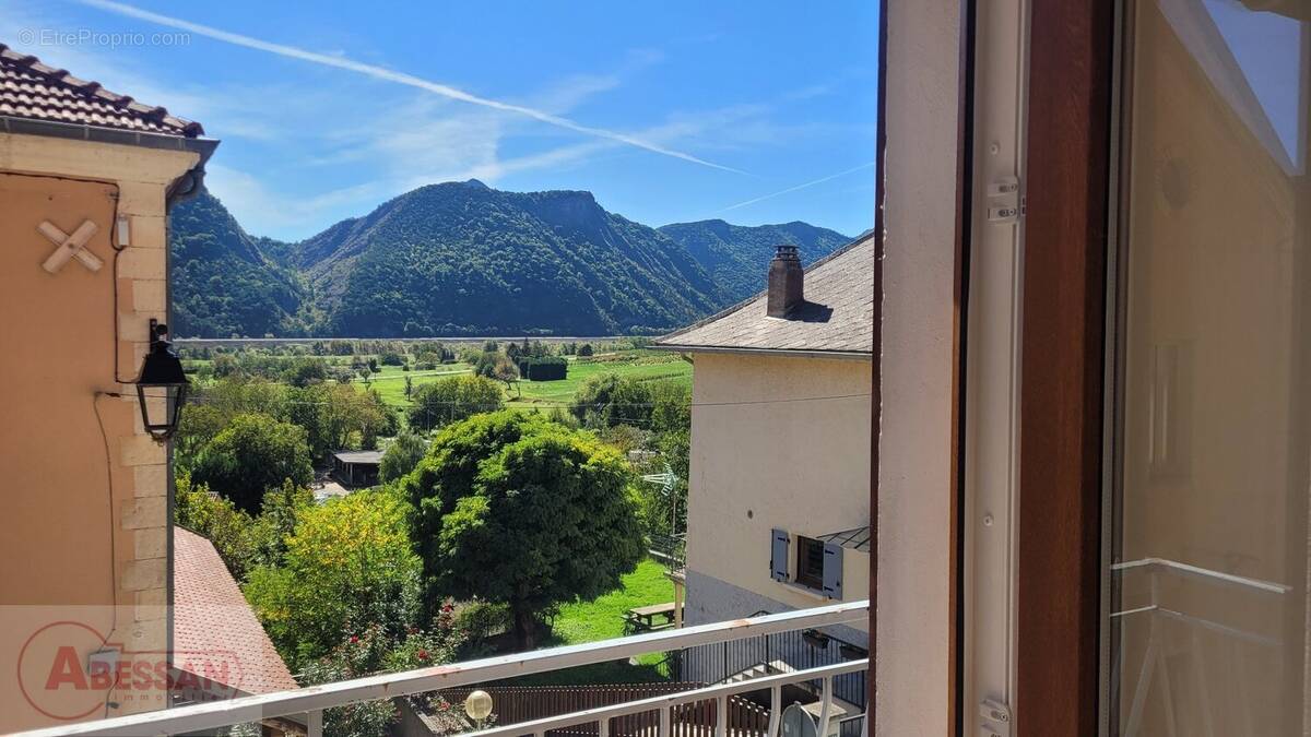 Appartement à ESPINASSES