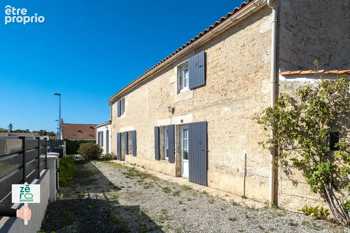 Photo Maison à Les Magnils-Reigniers au prix de 299 900€