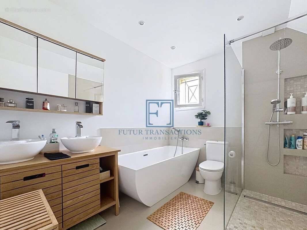 Maison spacieuse et moderne avec piscine à Élancourt Village - photo 9