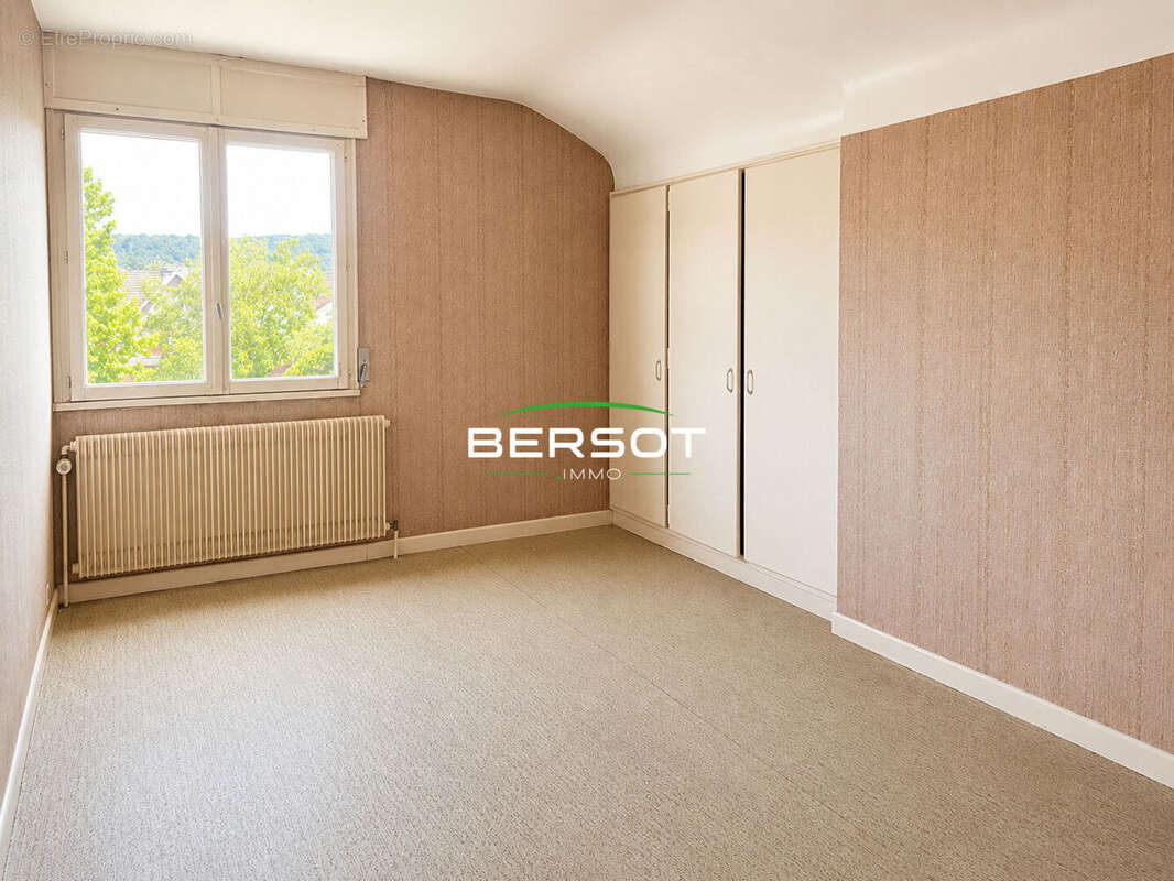 Maison 10 pièces sur grand sous-sol - photo 4