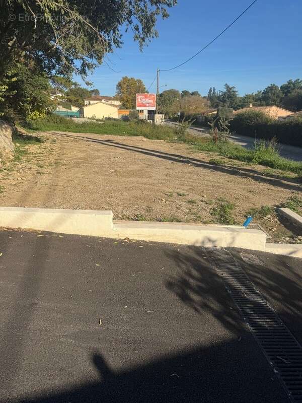 Terrain à PELISSANNE