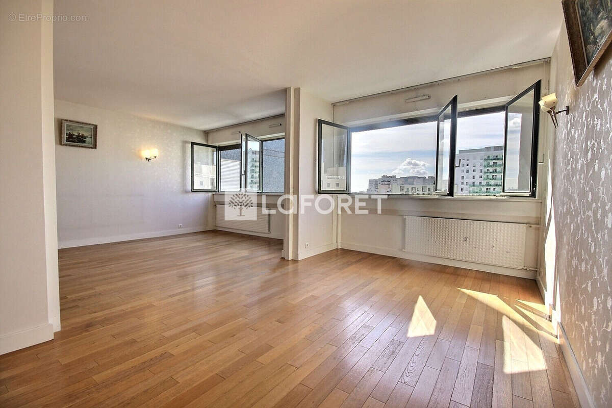 Appartement à COURBEVOIE