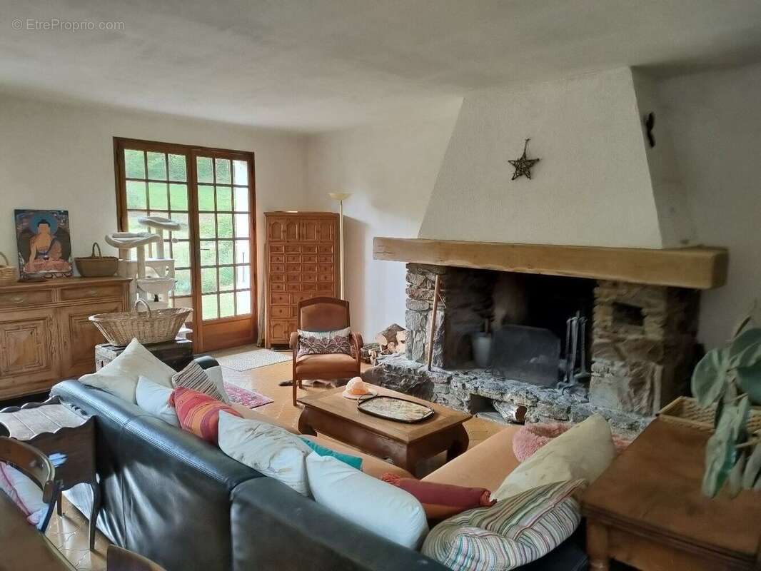 Exceptionnel !!! Ensemble immobilier sur 93 HA de terres avec ruisseau , sources ... - photo 17