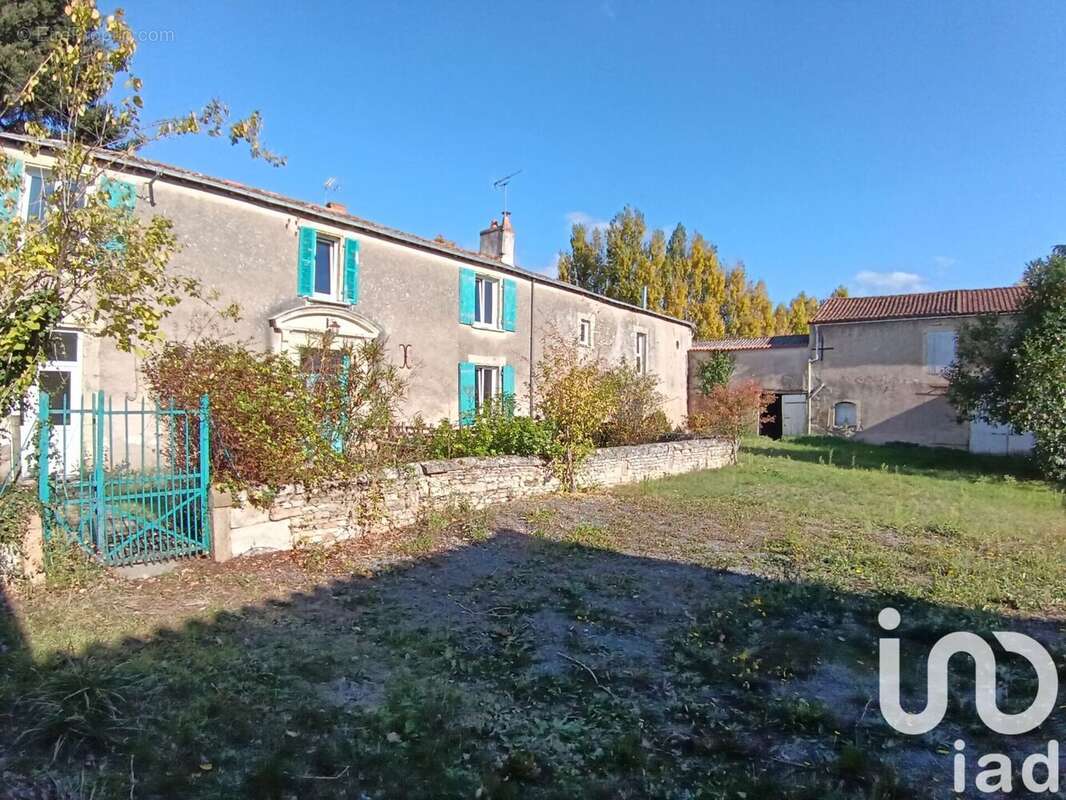 Maison 210 m² à Brion-Pres-Thouet  - photo 2