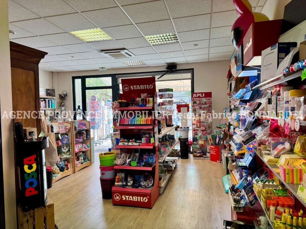 Commerce à SAINTE-CECILE-LES-VIGNES