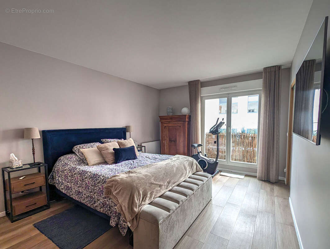 Appartement à LA GARENNE-COLOMBES