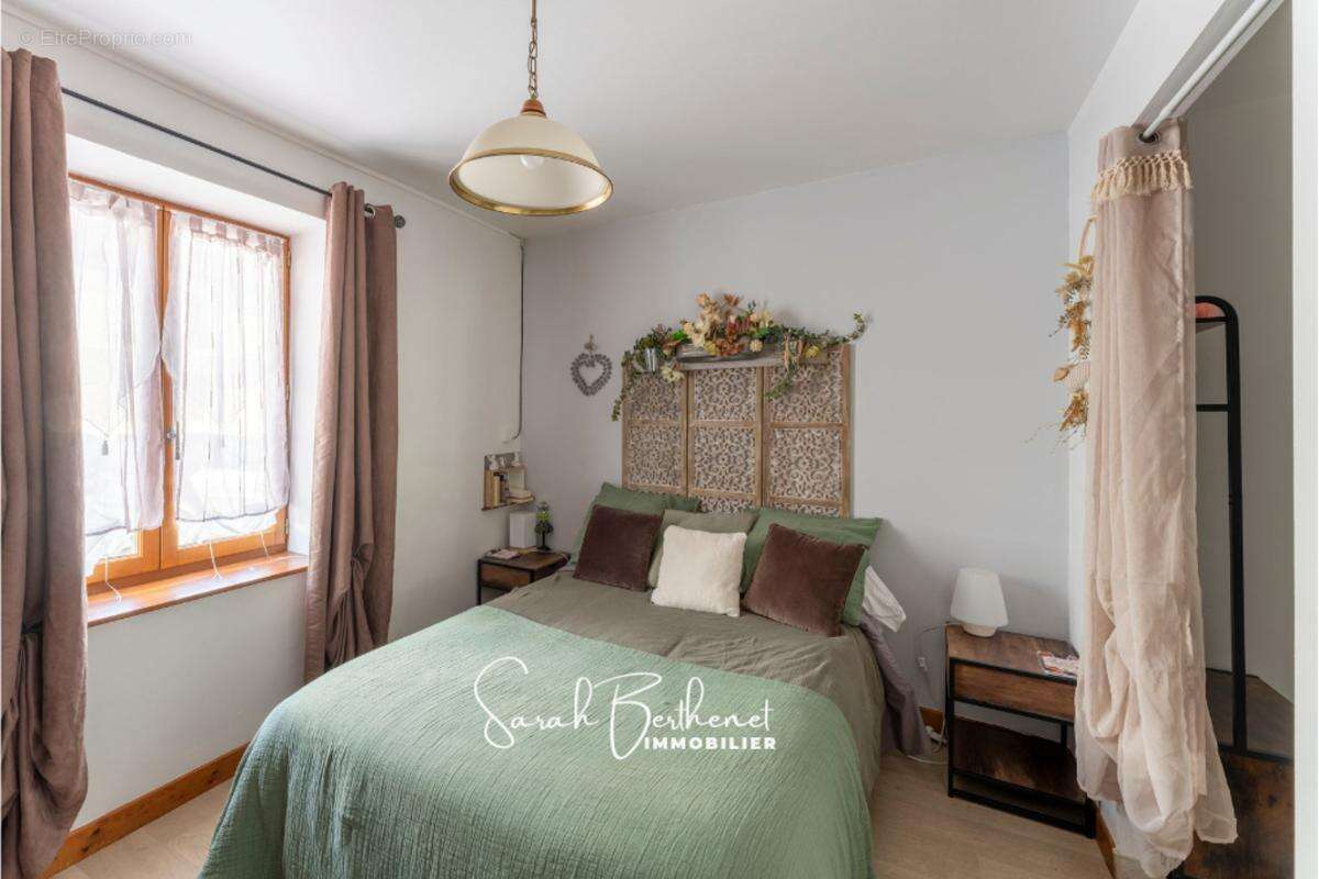 Maison à LA TOUR-DE-SALVAGNY