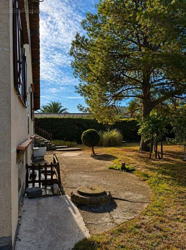 Maison à POMEROLS