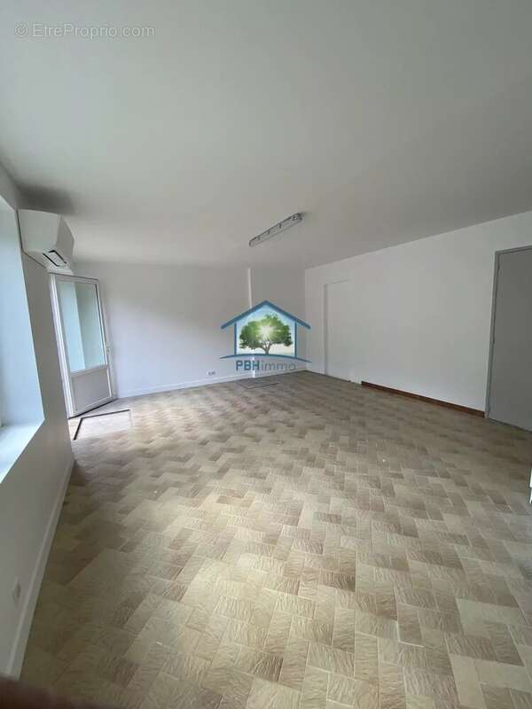 Ensemble immobilier avec maison, dépendances rénovée & ancien hôtel à rénover – Grun-Bordas - photo 8